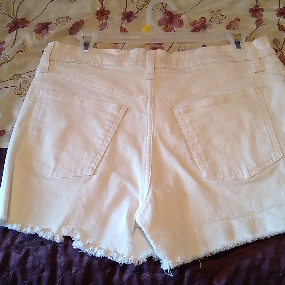 White Gap jean shorts